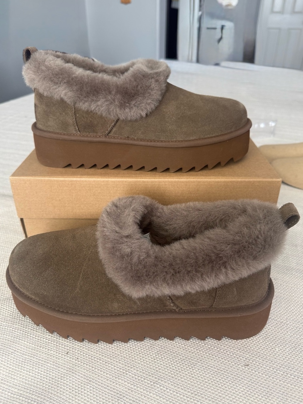 Ugg l-Nita Slip-On Platform Slippers
